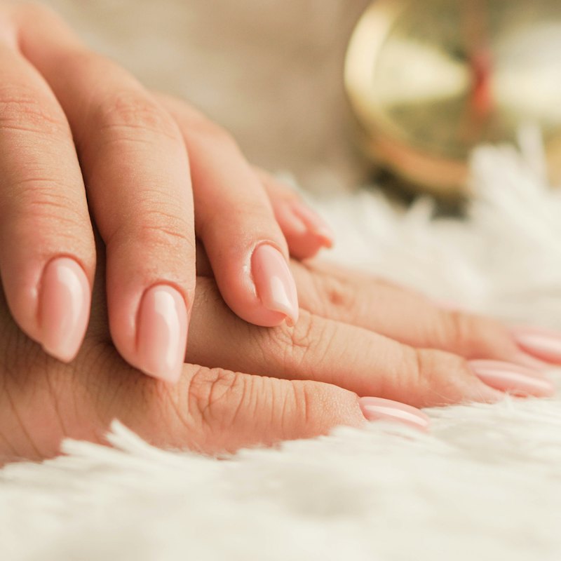 Maniküre in Rosé